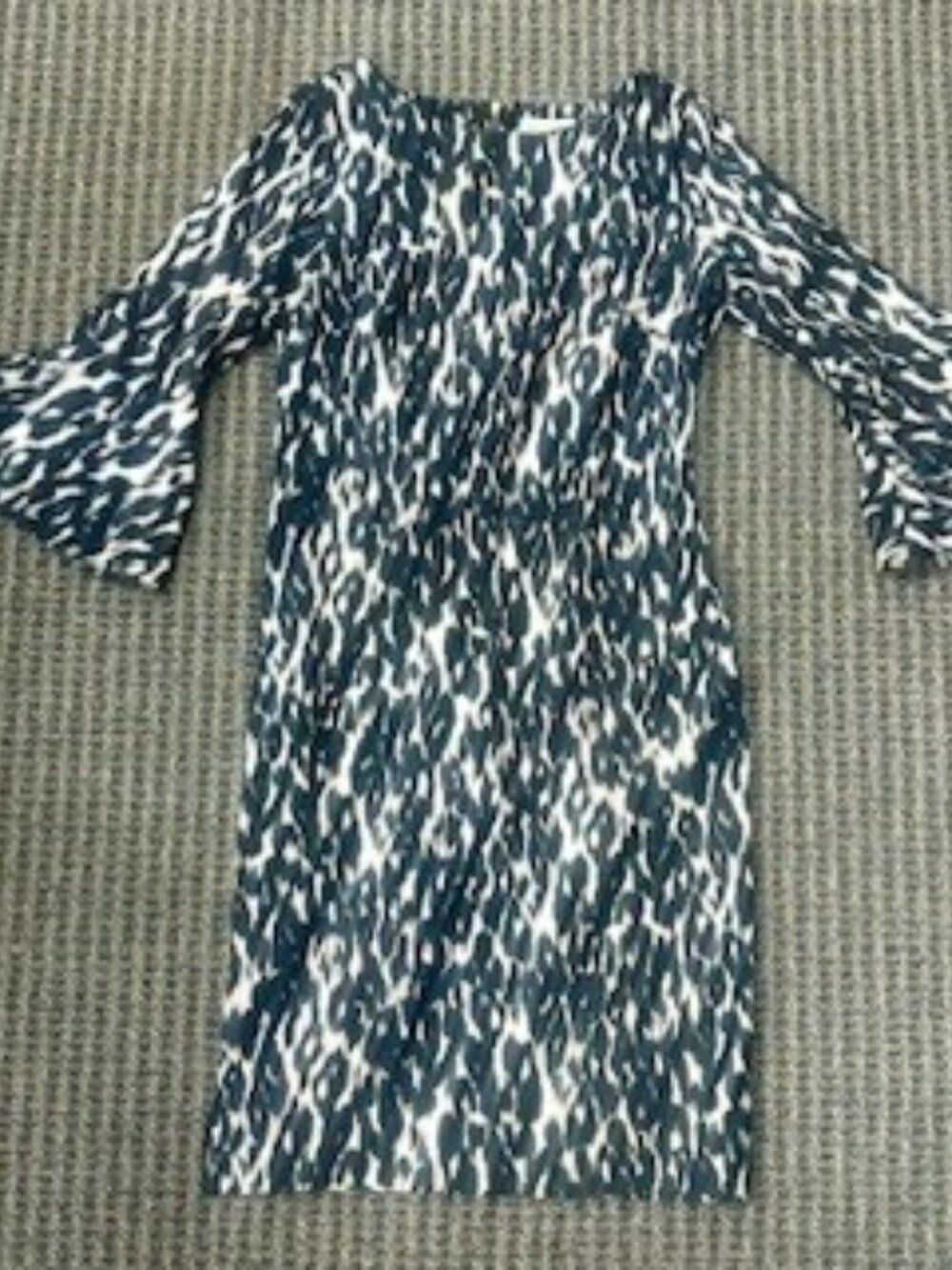 Calvin Klein Printed Sheath Dress Size 6 – Black & White, Bell Sleeve, Zip Back